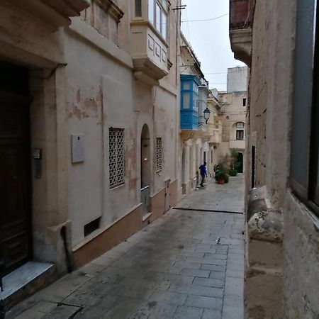Old Refurbished Apartment In Bormla Cospicua Екстер'єр фото