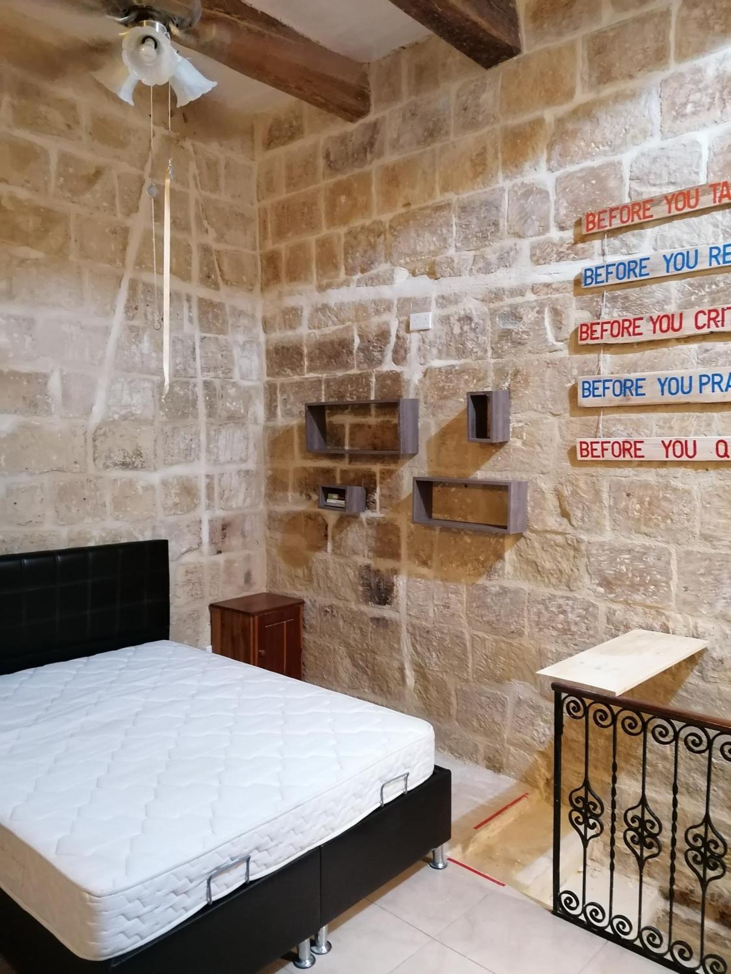 Old Refurbished Apartment In Bormla Cospicua Екстер'єр фото