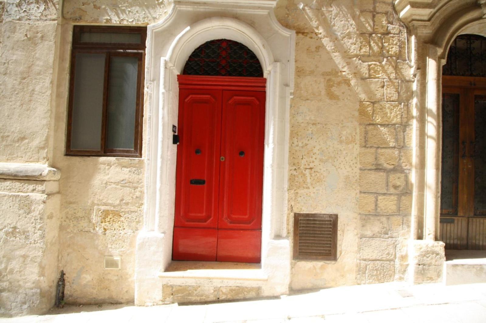 Old Refurbished Apartment In Bormla Cospicua Екстер'єр фото
